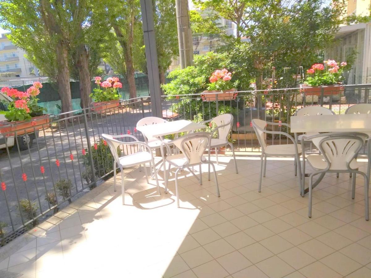 Hotel La Bella Vita Rimini Exterior foto